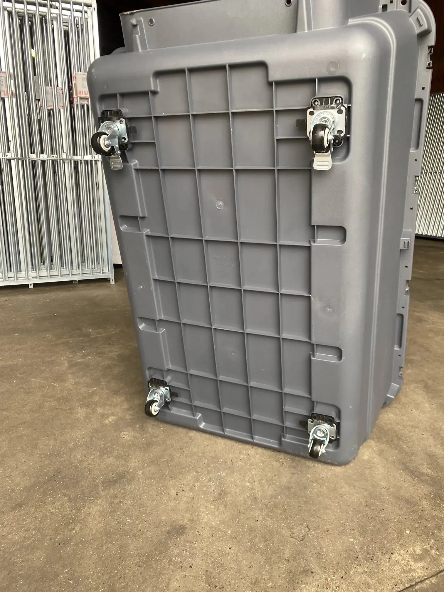 B-STOCK Giant L120 airline approved pet carrier