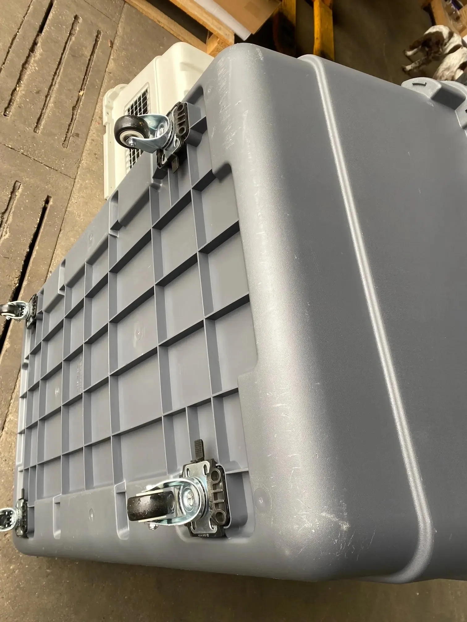 B-STOCK Giant L120 airline approved pet carrier