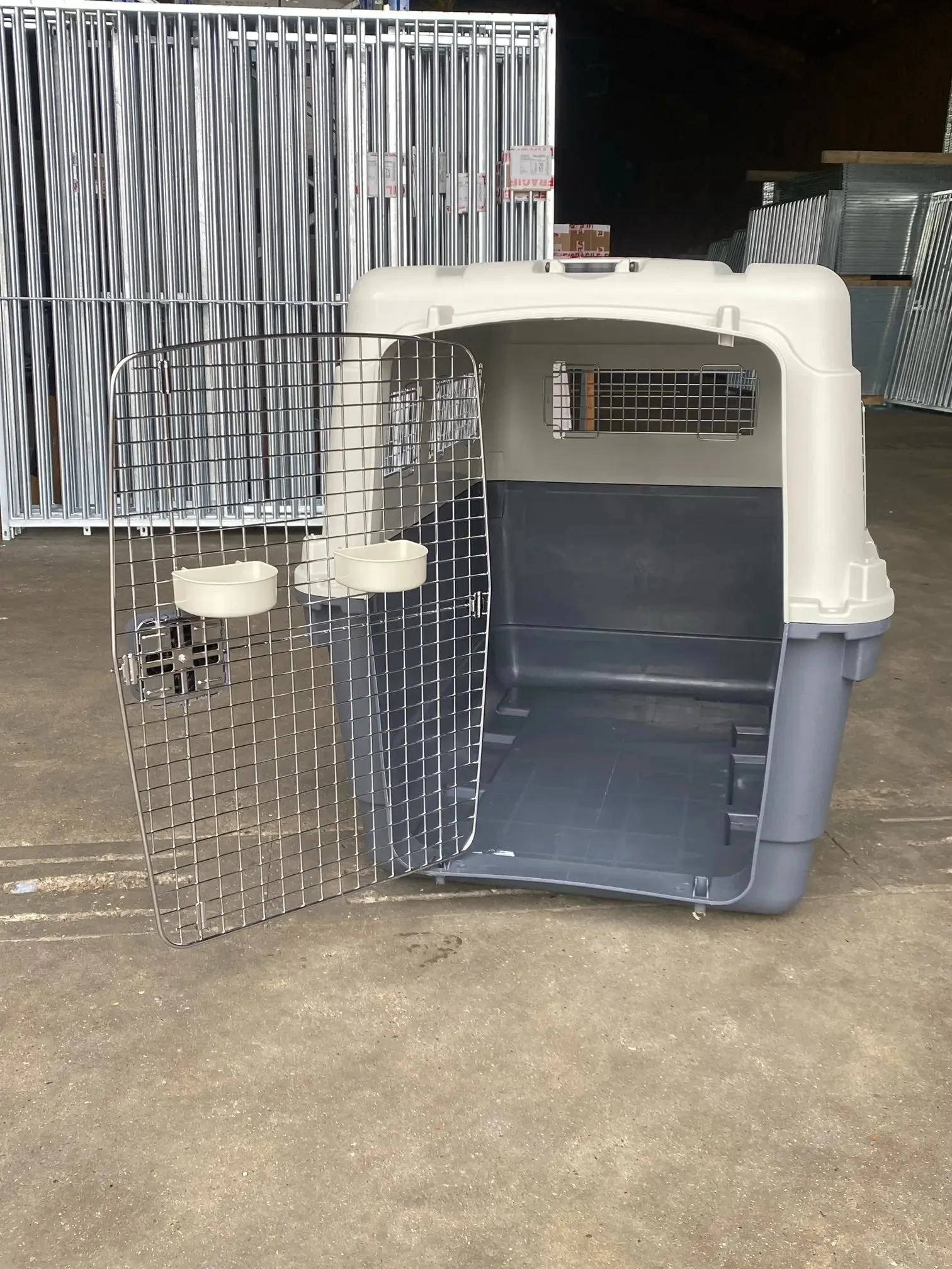 B-STOCK Giant L120 airline approved pet carrier