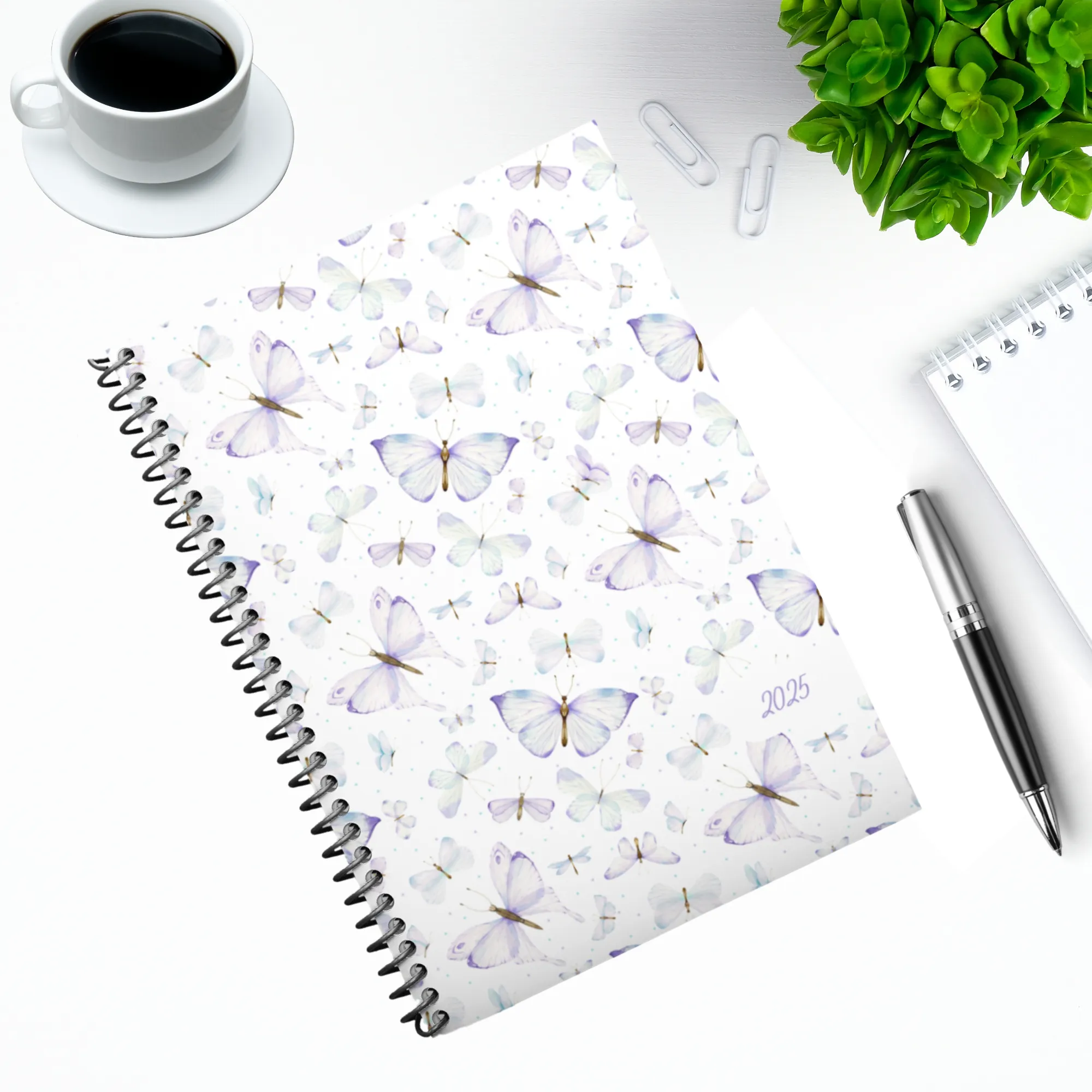 Weekly Planner 2025:  Butterflies
